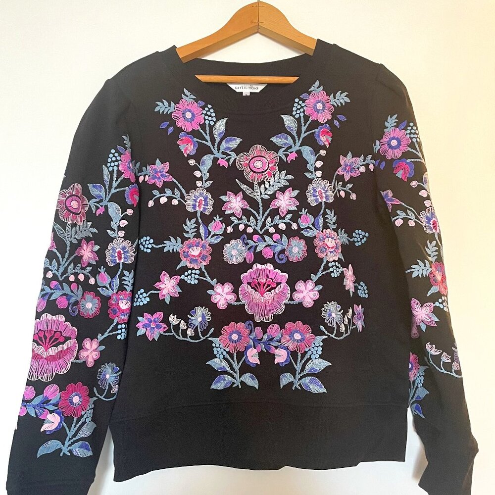 Northern Reflections - Floral Embroidered Crew-Neck (Size Small)
